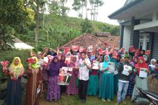 Didukung Ibu-Ibu Pengajian,...