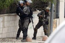 Tentara Israel Serang...