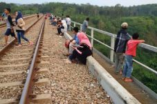 Jembatan KA Cisomang,...