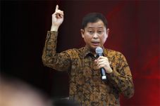 Jonan dan DPR Gelar...