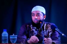 Ustaz Khalid Basalamah:...