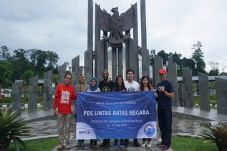 Berwisata di Batas Negeri,...