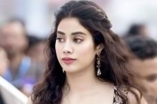 Kiprah Jhanvi Kapoor,...