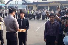 Berhasil Lumpuhkan Begal,...