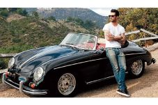 Adam Levine dan Porsche...