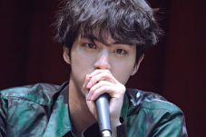 Tatapan Jin BTS Saat...