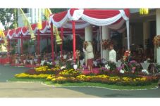 Pilih Seragam Cak dan...