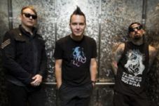 Blink 182 Batalkan Jadwal...