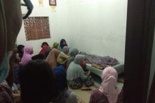Hanyut di Sungai, 2...