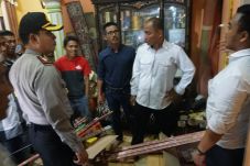Polisi Gerebek Gudang...