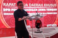 Hadiri Rakerdasus PDIP...