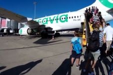 Pesawat Transavia Mendarat...