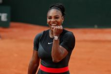Serena Williams Melangkah...