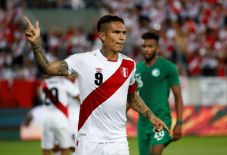 Kapten Timnas Peru Tampil...
