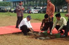 Jokowi Letakkan Batu...
