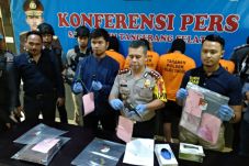 Bobol Mobil Staf MPR,...