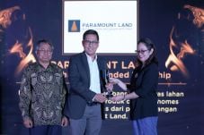 Jelang Lebaran, Paramount...
