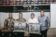 Bentuk Advokat Muda,...
