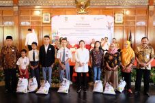 Menteri Puan Temukan...