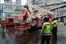 Bantah Kebakaran, Hotel...