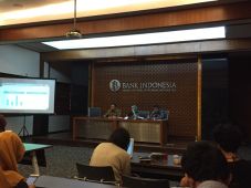 Jelang Lebaran, Penukaran...