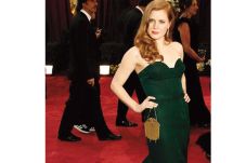 Amy Adams Berani Keluar...