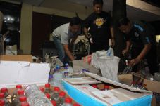 Ratusan Botol Miras...