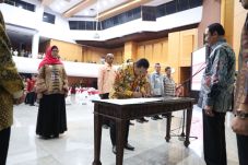 Tjahjo Kumolo Tunjuk...