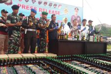 Polres Tangsel Musnahkan...