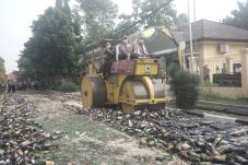 Disaksikan Ulama Karismatik,...