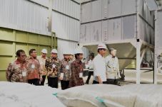 Jokowi: Lewat Pangan,...