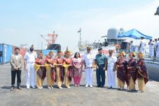 Kapal Perang India INS...