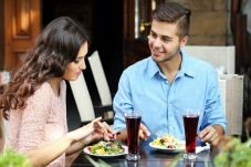 5 Tips Tetap Berteman...