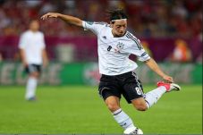 Mesut Oezil Alami Cedera...