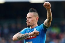 Tergoda ke China, Hamsik...