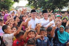 Bagi-bagi THR, Zulkifli...