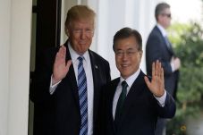 Jelang Bertemu Jong-un,...