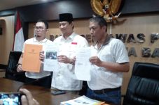 Deddy-Dedi Kembali Dihantam...