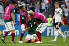 Kalahkan Jerman, Chicharito...