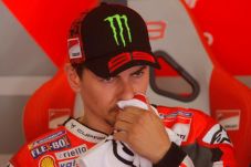Lorenzo Bandingkan Dirinya...