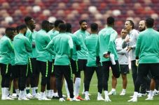 Pesawat Terbakar, Timnas...
