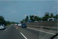 Urai Kepadatan Tol Cikampek...