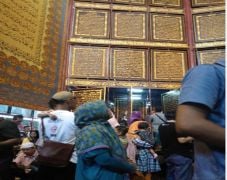 Alquran Raksasa Jadi...