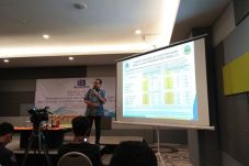 Survei Indo Barometer,...