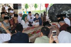 Di Haul Bung Karno,...