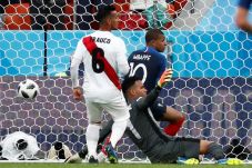 Gol Kylian Mbappe Bawa...