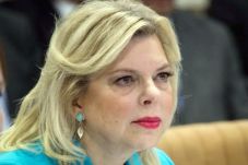 Istri Netanyahu Resmi...
