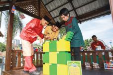 Di Legoland Malaysia,...