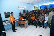 KM Sinar Bangun Tenggelam,...