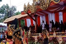 Buka Pesta Kesenian...